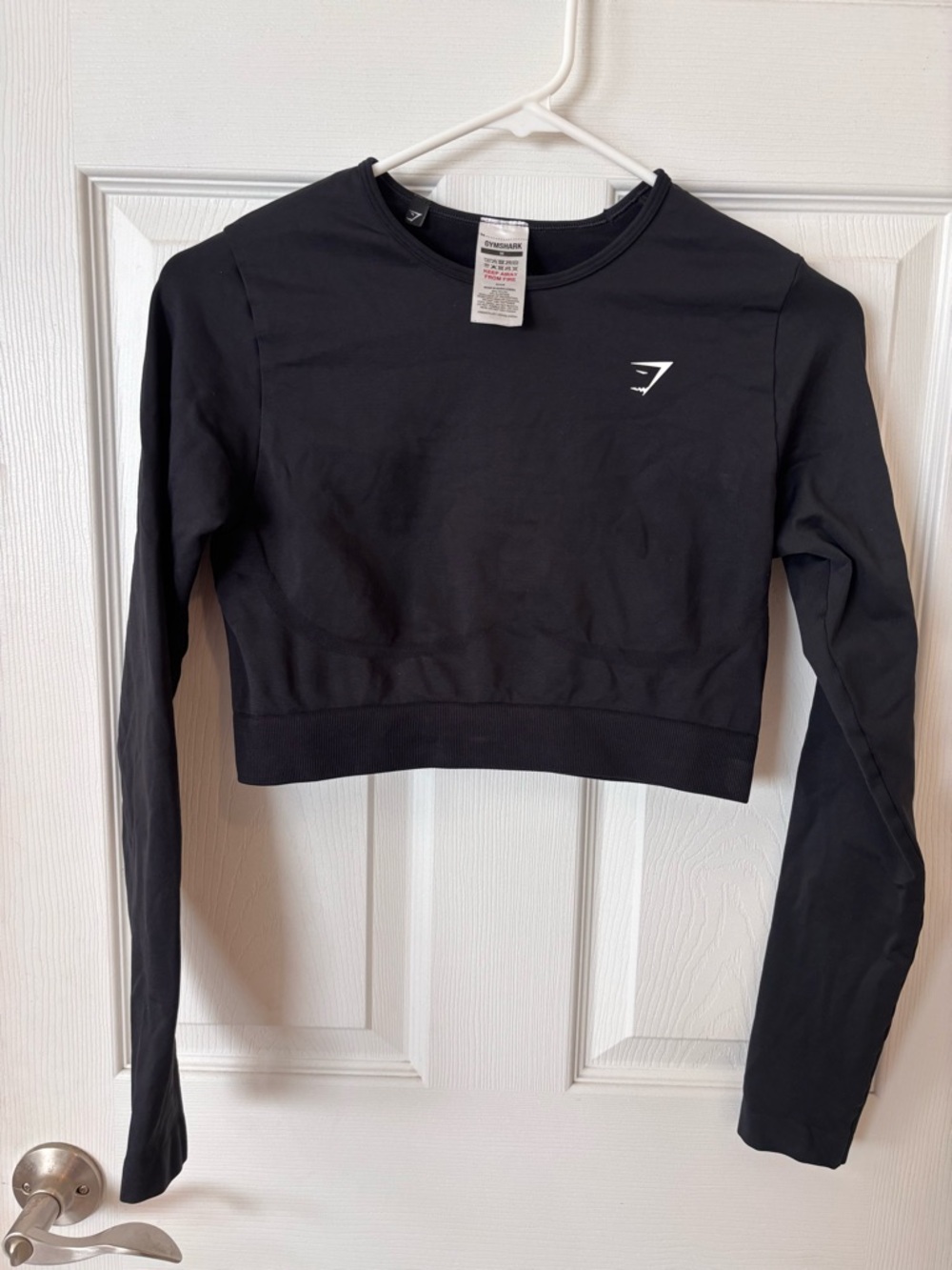 Gymshark  Black Long-Sleeve Cropped‎ Performance Top